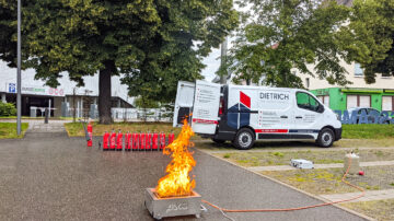 Praktische Übung der Brandschutzhelfer-Untweisung.