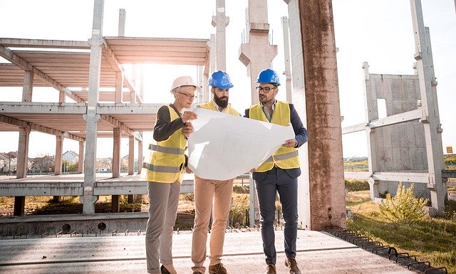 Besprechung auf der Baustelle