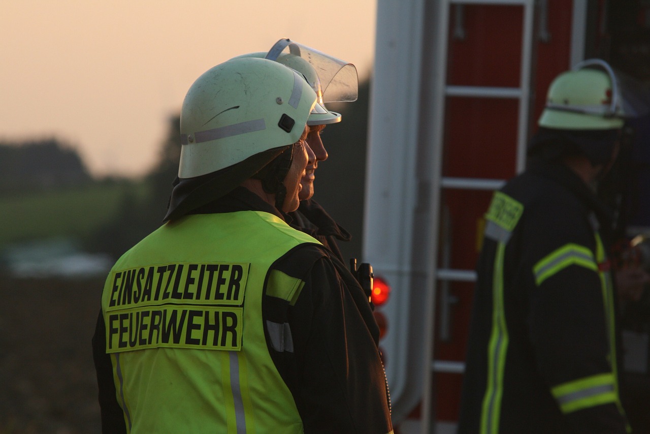 Einsatzleiter der Feuerwehren nutzen Feuerwehrpläne DIN 14095