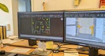 Mitarbeiter bei Erstellung von Feuerwehrplänen